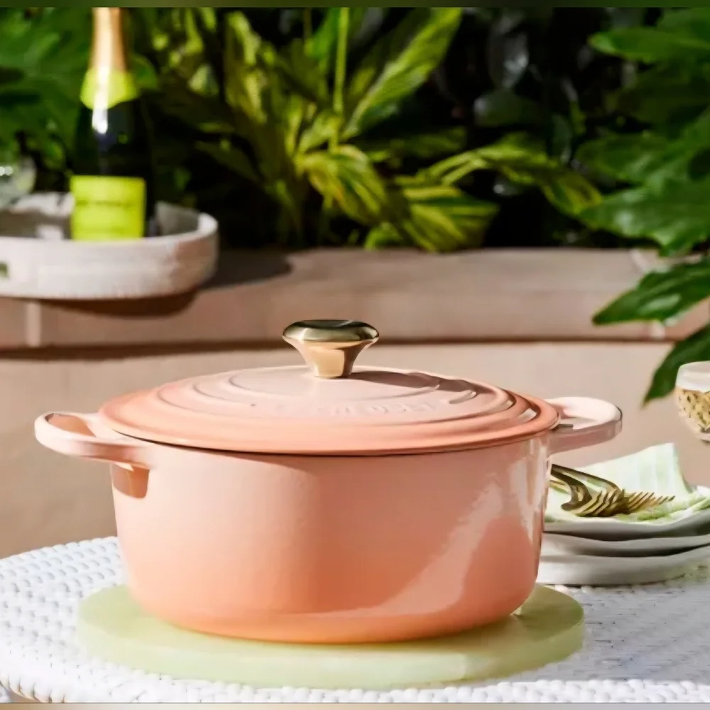 Le Creuset Signature Round Dutch Oven, 5.5 Qt., Color Pêche, Retail $434.95 USD